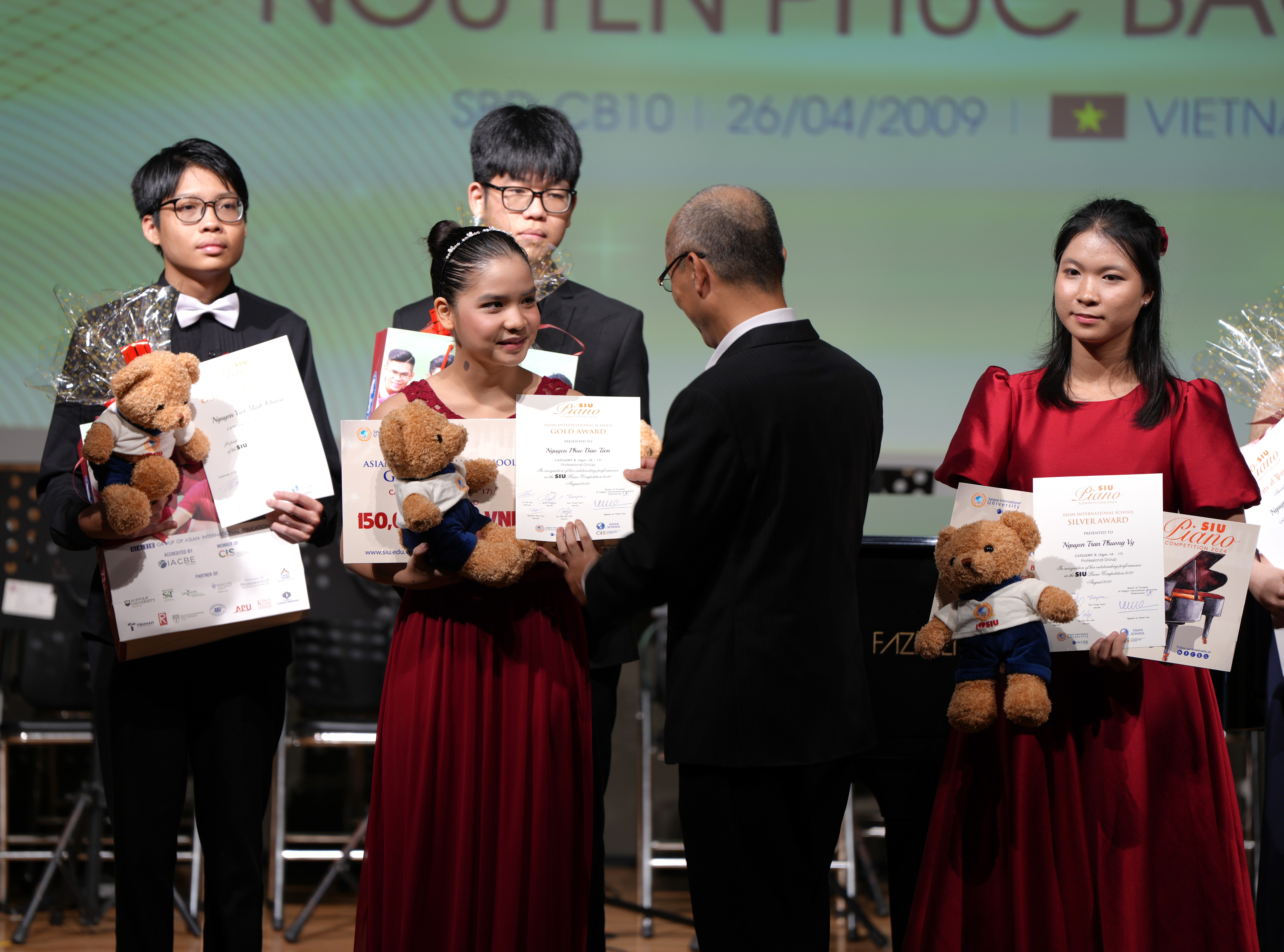 107 tài năng piano tranh tài, thăng hoa tại cuộc thi piano quốc tế- Ảnh 4.