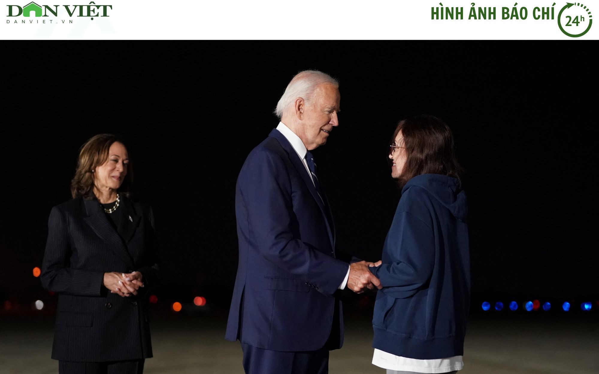 Hình ảnh báo chí 24h: Ông Biden và bà Kamala Harris ra sân bay đón các tù nhân được thả