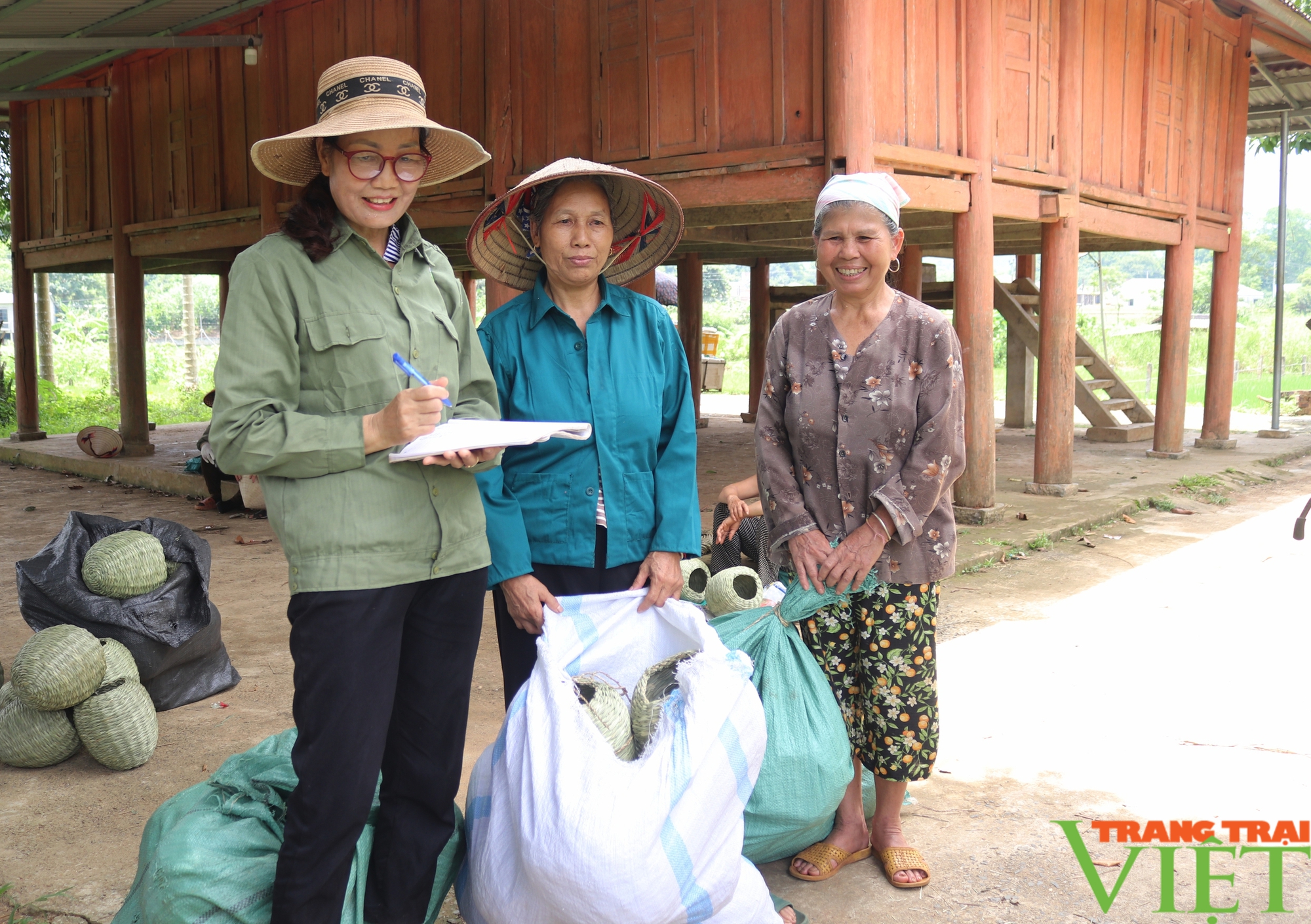 Nông dân Việt Nam xuất sắc 2024 đến từ Hòa Bình, chiến thắng bệnh "hiểm nghèo" trở thành chỗ dựa cho nông dân - Ảnh 1.