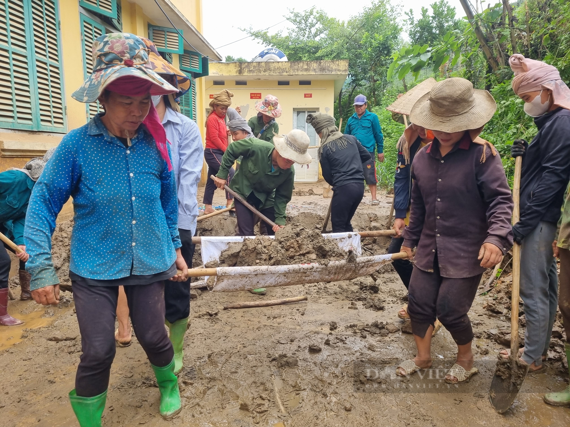 Gian nan đường đến trường của học sinh vùng lũ Chiềng Nơi - Ảnh 2.