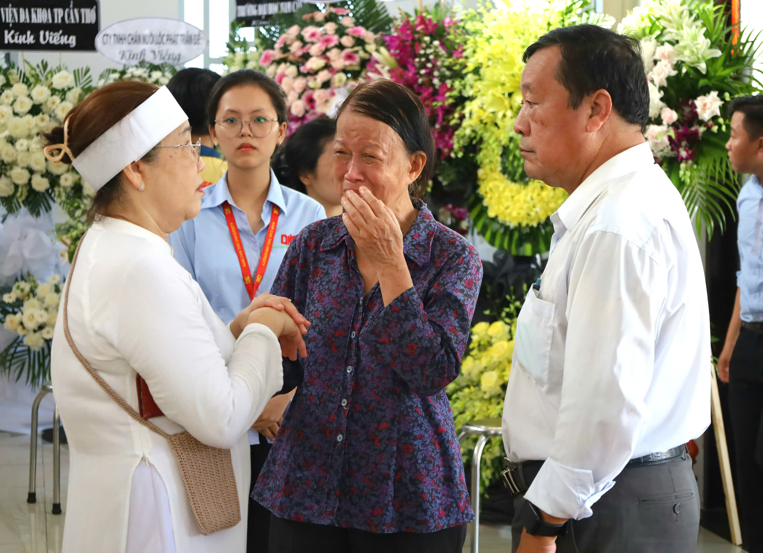 Lãnh đạo nhiều địa phương, chuyên gia, nông dân và nhiều trường đại học đưa tiễn GS Võ Tòng Xuân tại TP Cần Thơ - Ảnh 14.