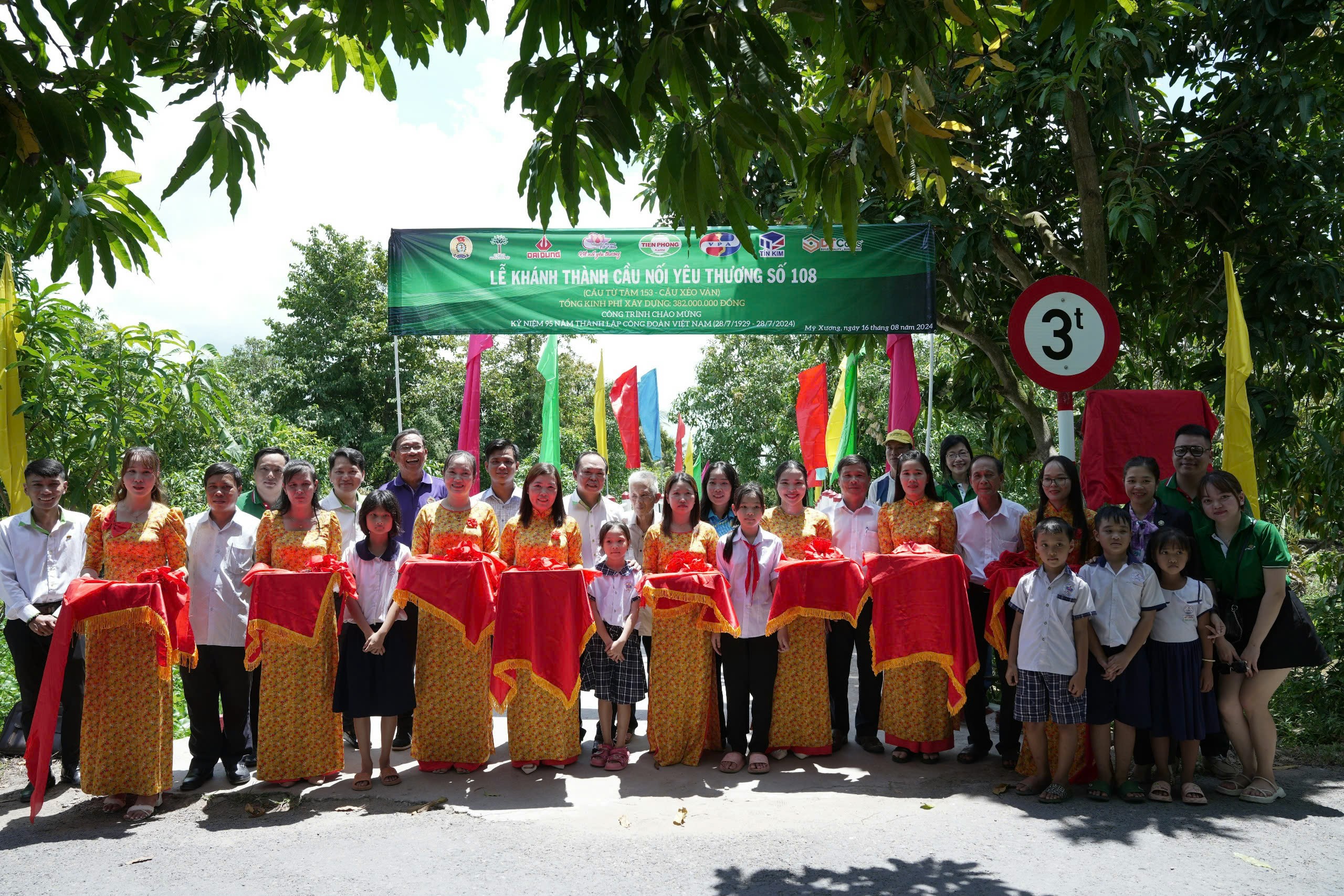 Nối dài hy vọng tại Đồng Tháp: Nhựa Tiền Phong khánh thành thêm hai Cầu Nối Yêu Thương