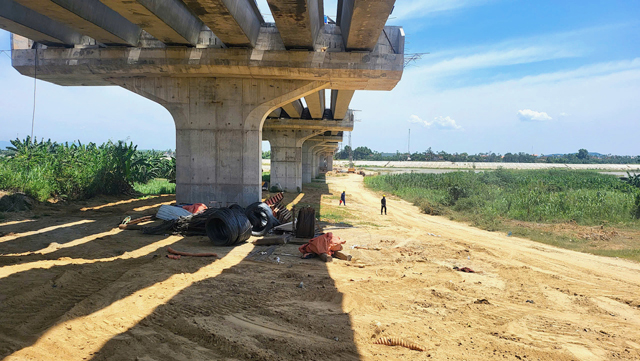 Hạng mục chính đầu tiên của công trình chào mừng Đại hội Đảng tỉnh Quảng Ngãi “đặt chân” đến vạch đích - Ảnh 4.