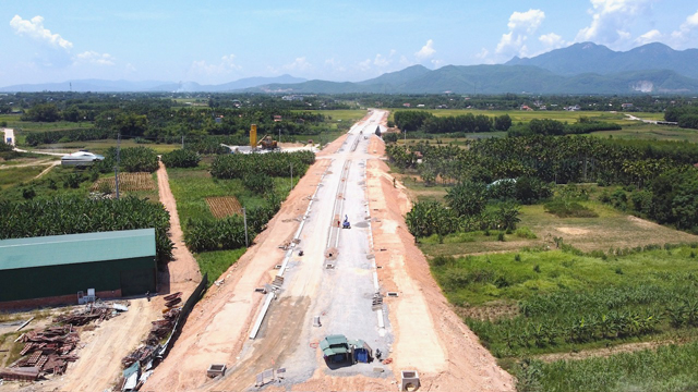 Hạng mục chính đầu tiên của công trình chào mừng Đại hội Đảng tỉnh Quảng Ngãi “đặt chân” đến vạch đích - Ảnh 6.