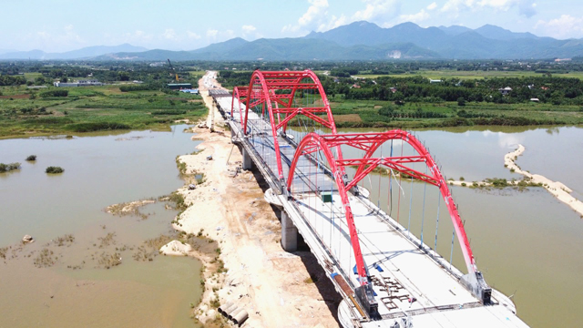 Hạng mục chính đầu tiên của công trình chào mừng Đại hội Đảng tỉnh Quảng Ngãi “đặt chân” đến vạch đích - Ảnh 1.