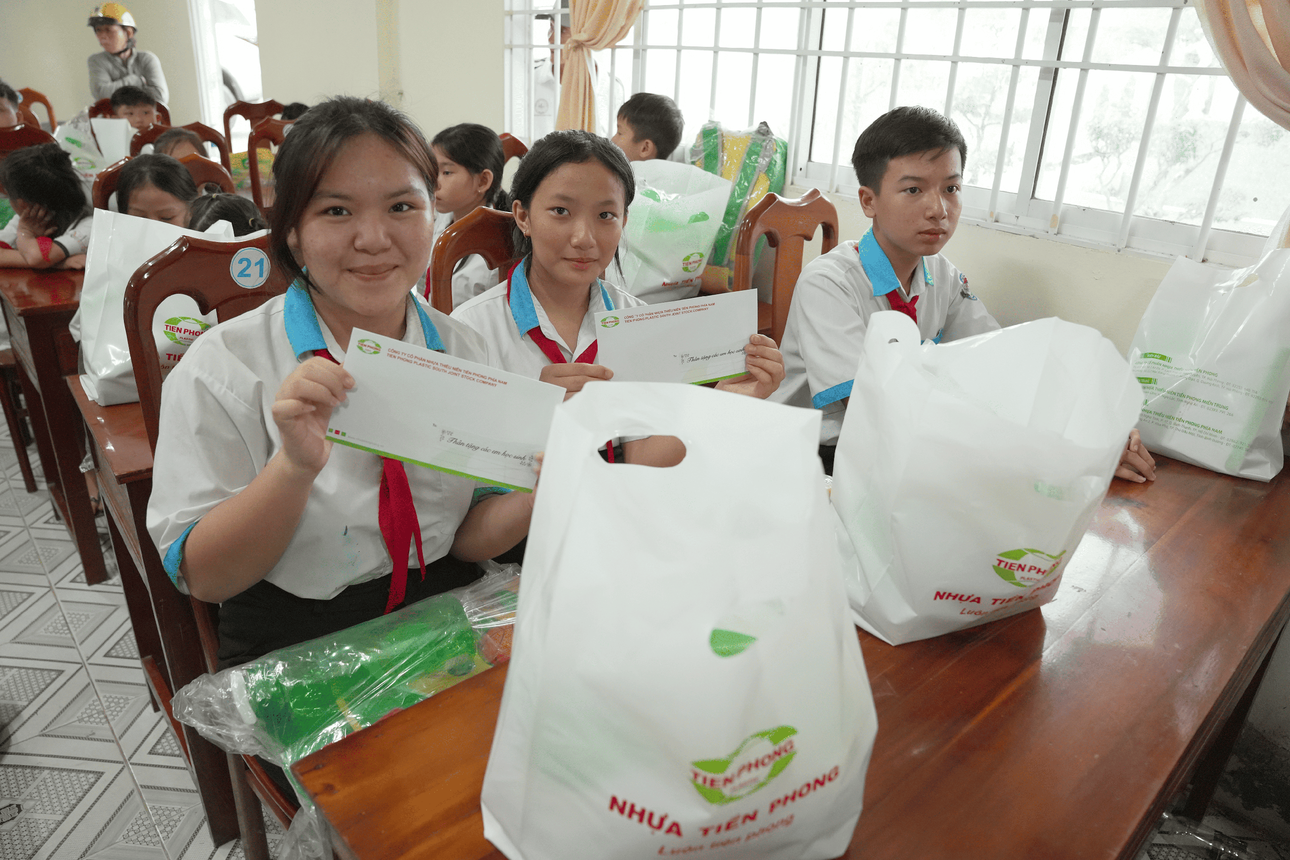 Nhựa Tiền Phong Khánh Thành Hai Cầu Nối Yêu Thương Tại Cà Mau, Mang Ánh Sáng Hy Vọng Về Tương Lai