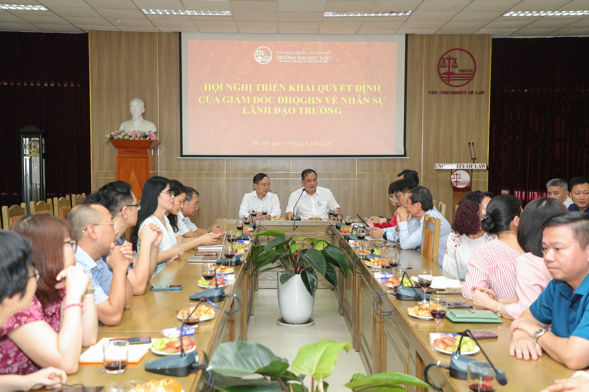 Hiệu trưởng xin thôi chức, ai sẽ là người lãnh đạo Trường Đại học Luật - Đại học Quốc gia Hà Nội?- Ảnh 1.