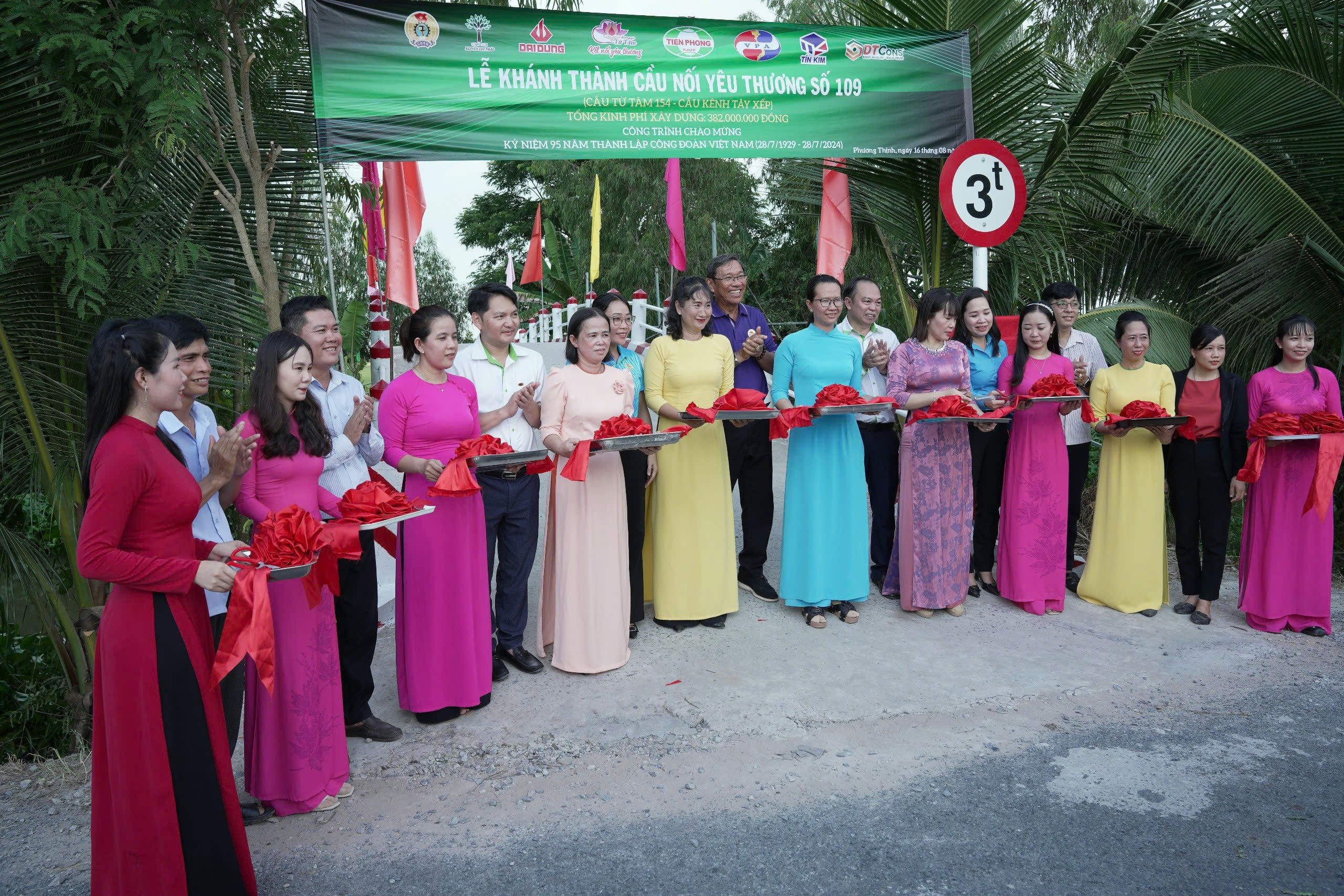 Nối dài hy vọng tại Đồng Tháp: Nhựa Tiền Phong khánh thành thêm hai Cầu Nối Yêu Thương