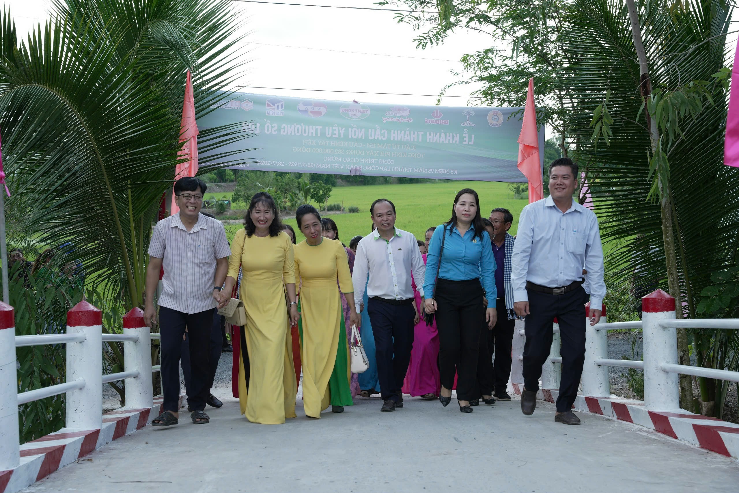 Niềm vui nhân đôi khi hai cây cầu mới được khánh thành tại Đồng Tháp