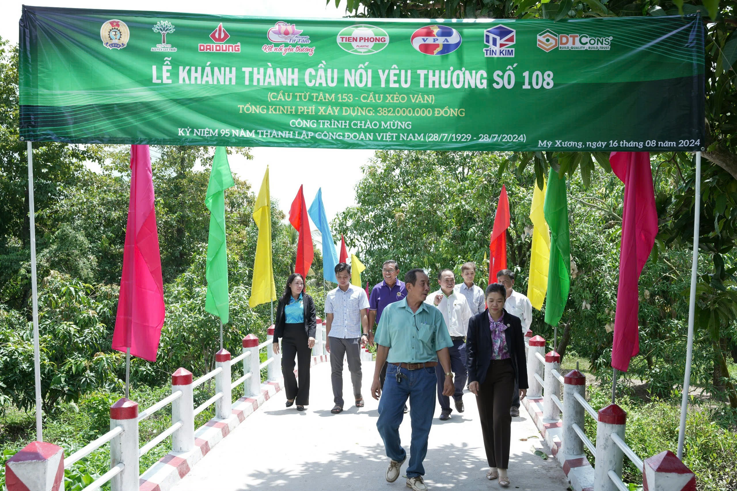 Nối dài hy vọng tại Đồng Tháp: Nhựa Tiền Phong khánh thành thêm hai Cầu Nối Yêu Thương