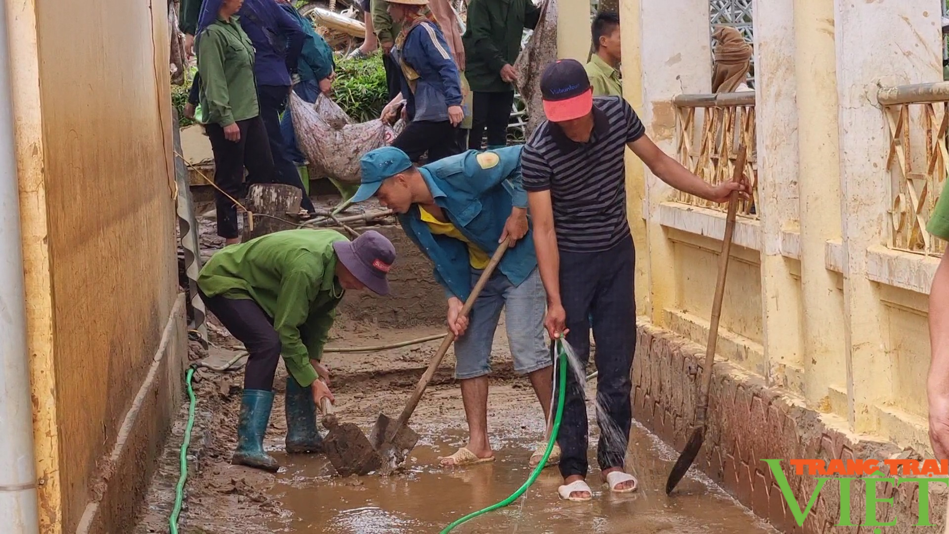 Thầy trò vùng lũ Chiềng Nơi nỗ lực khắc phục khó khăn, đón năm học mới - Ảnh 3.