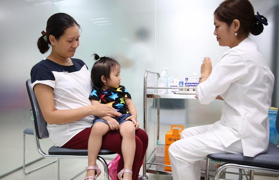 Dịch sởi diễn biến phức tạp, Bộ Y tế mở Chiến dịch tiêm 1 triệu liều vaccine sởi - Ảnh 1.