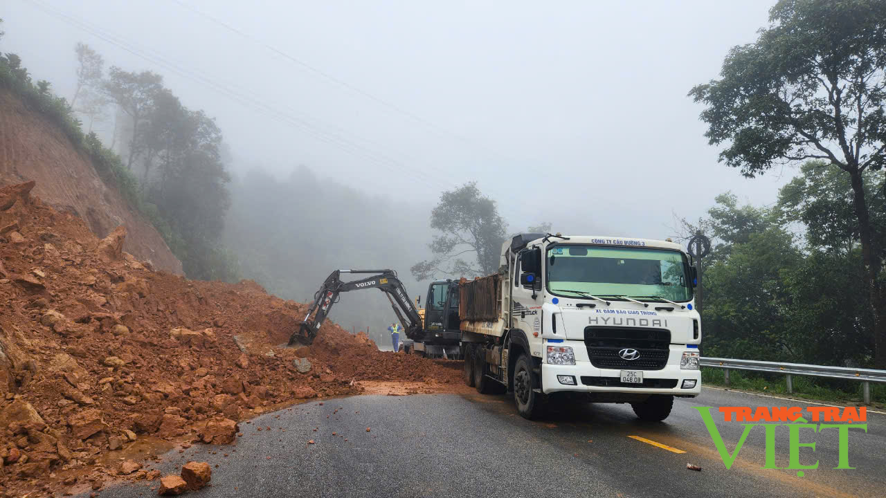 Lai Châu: Nỗ lực khắc phục hậu quả thiên tai, đảm bảo giao thông trong mùa mưa lũ - Ảnh 3.