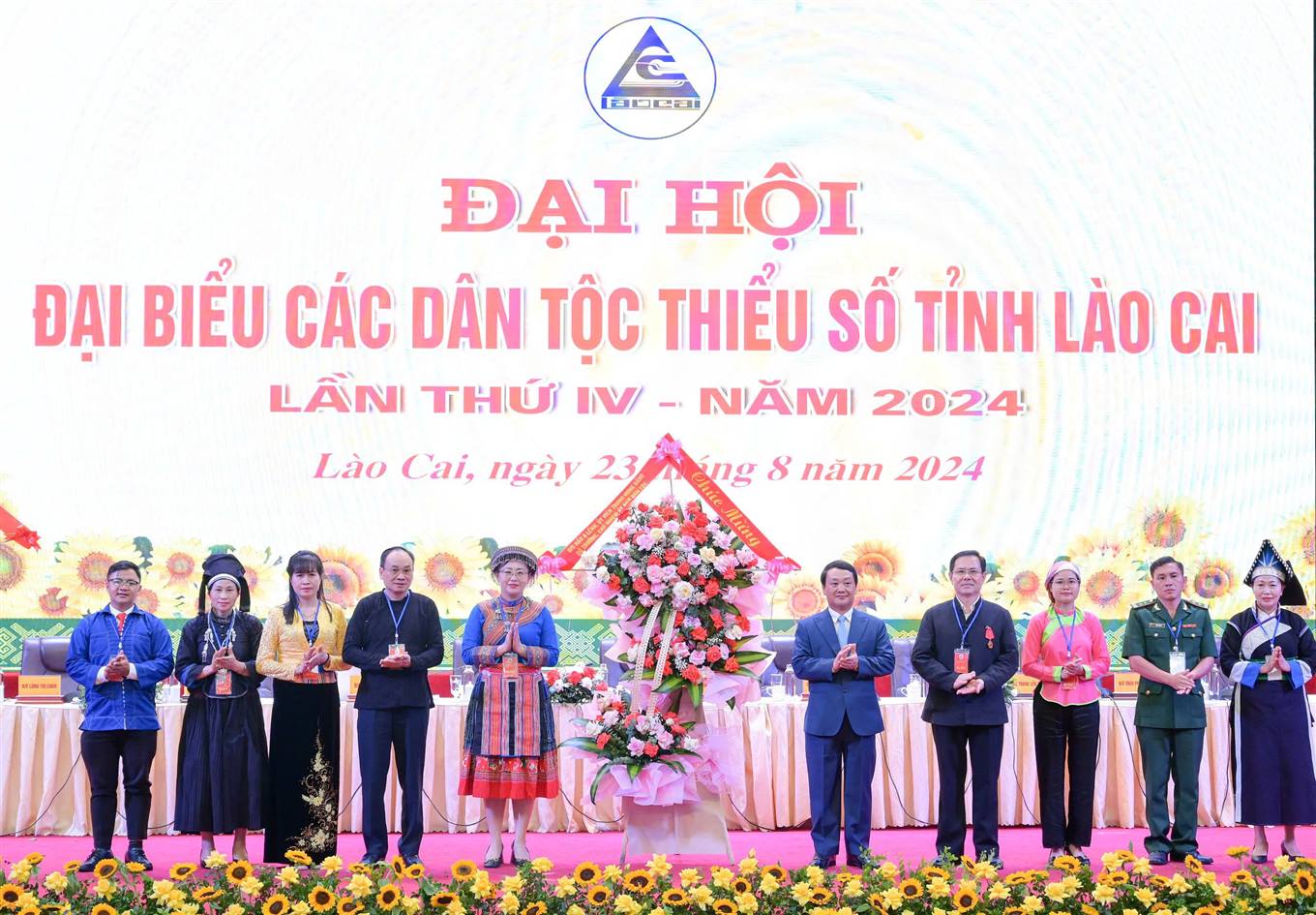 Các dân tộc tỉnh Lào Cai đoàn kết, xây dựng quê hương ngày càng giàu đẹp - Ảnh 6.