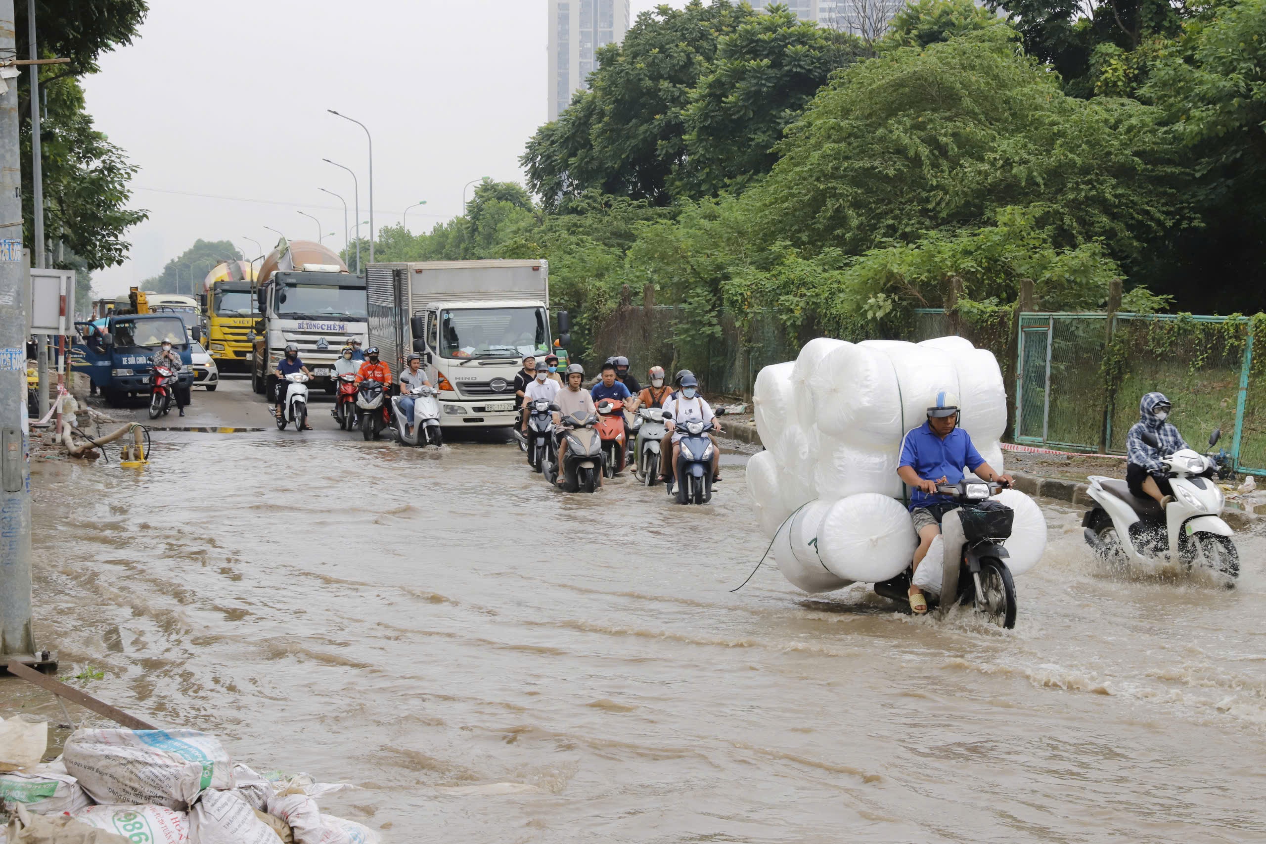 Nghịch lý bất động sản phía Tây Hà Nội: Hễ mưa là ngập nhưng giá lại tăng phi mã - Ảnh 5.