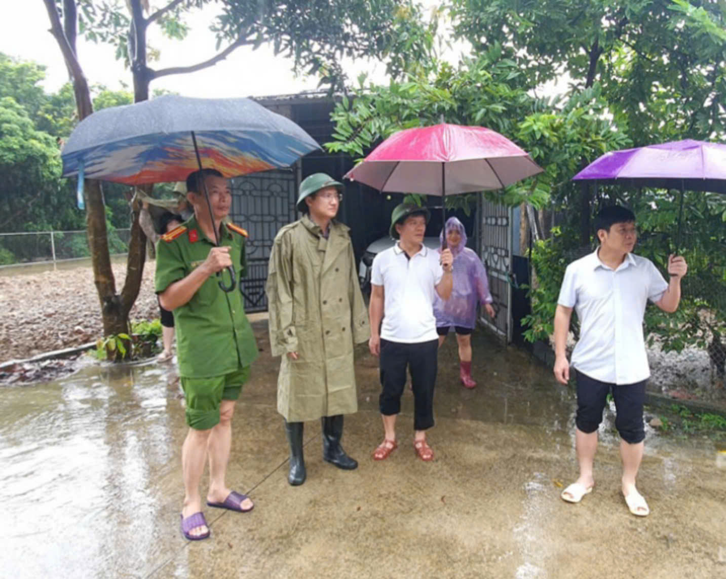 TP.Thái Nguyên: Sạt lở đất nhiều vị trí, di dời khẩn cấp 38 hộ dân trên địa bàn- Ảnh 3.