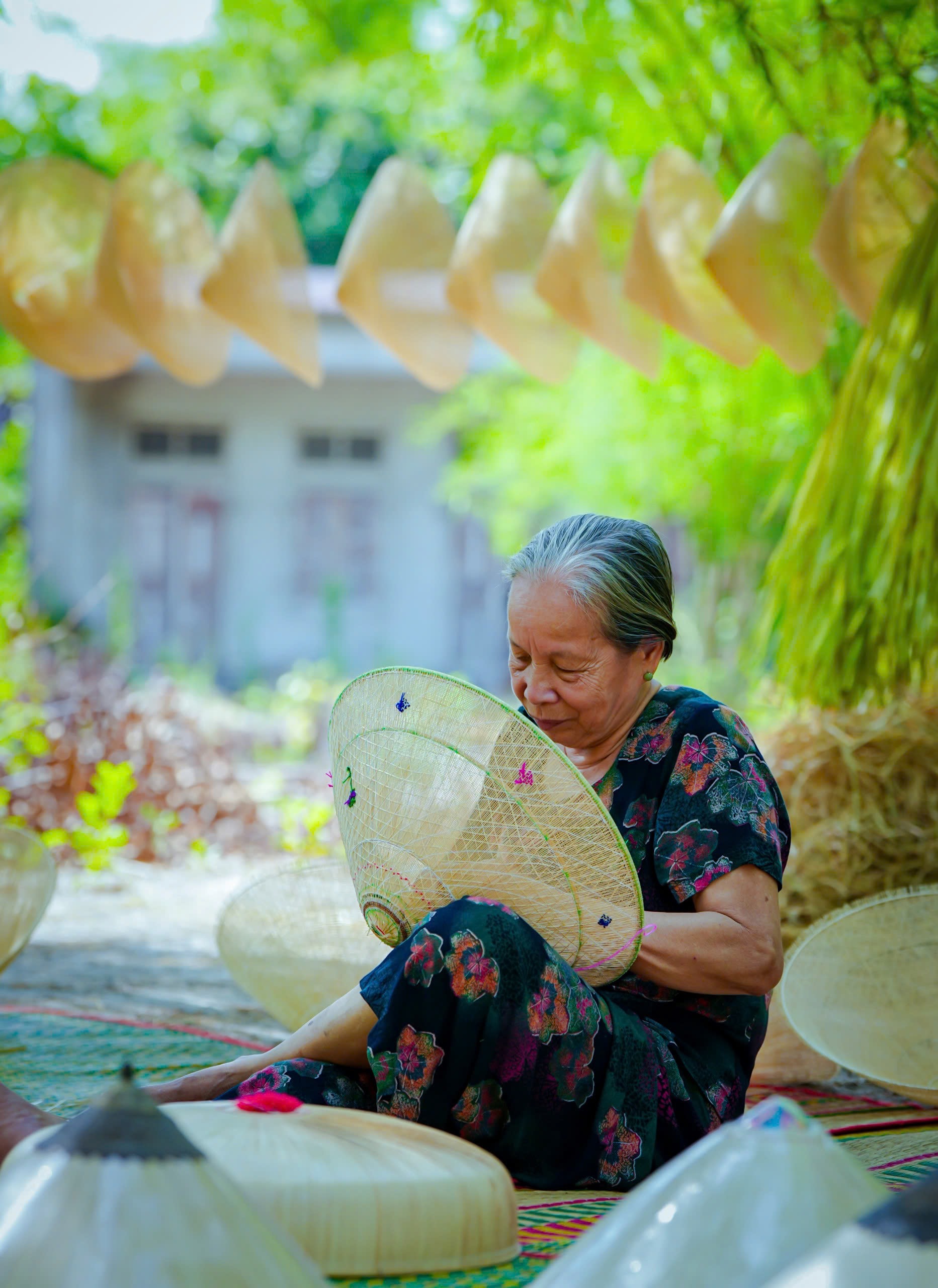 Làng cổ đẹp như phim ở Bình Định, cả làng hơn 300 năm qua vẫn làm nón ngựa từ thời Quang Trung- Ảnh 7.