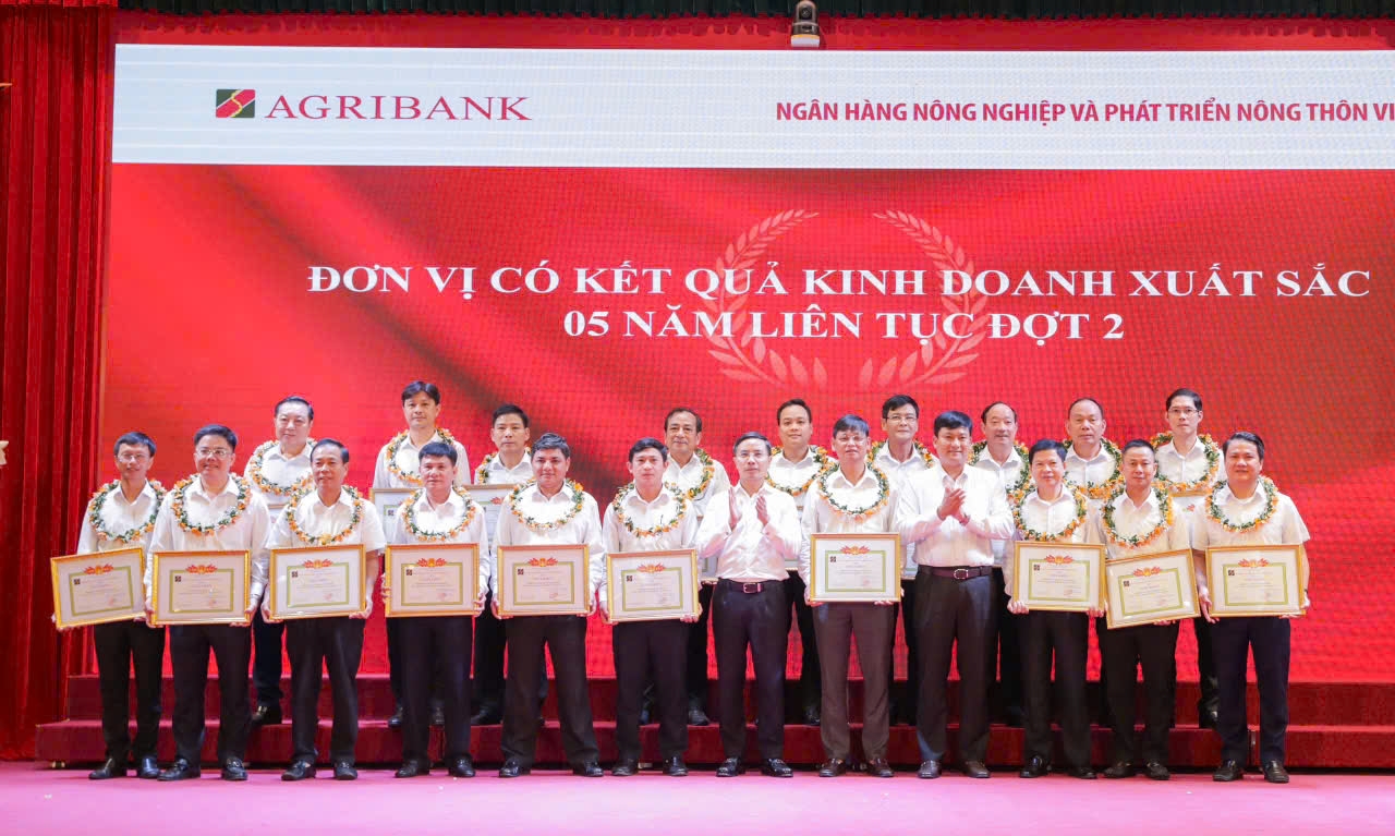 Agribank Đắk Lắk được vinh danh 5 năm liên tục hoàn thành xuất sắc nhiệm vụ