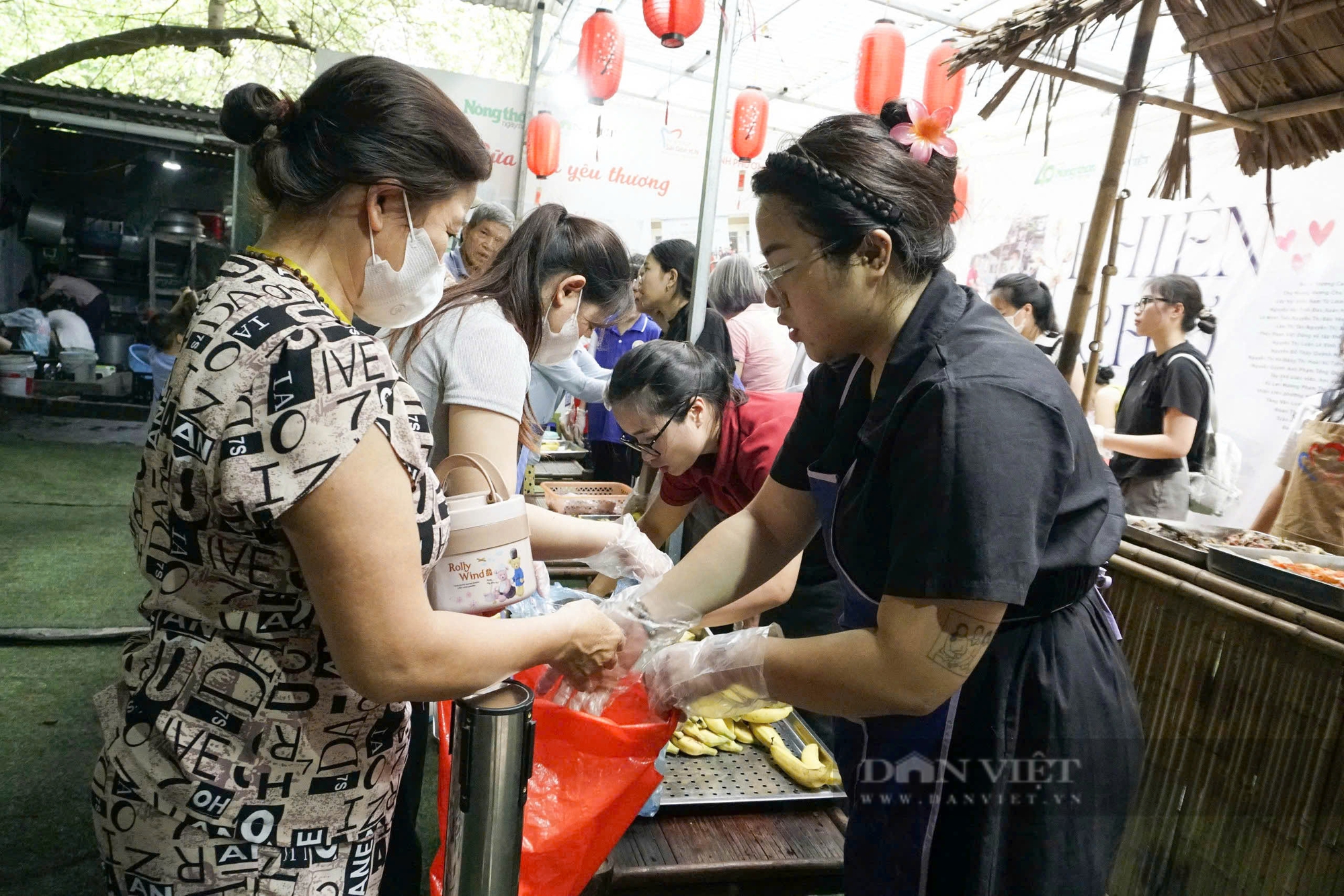 Mùa hè nhân ái của các em học sinh Hà Nội - Ảnh 41.