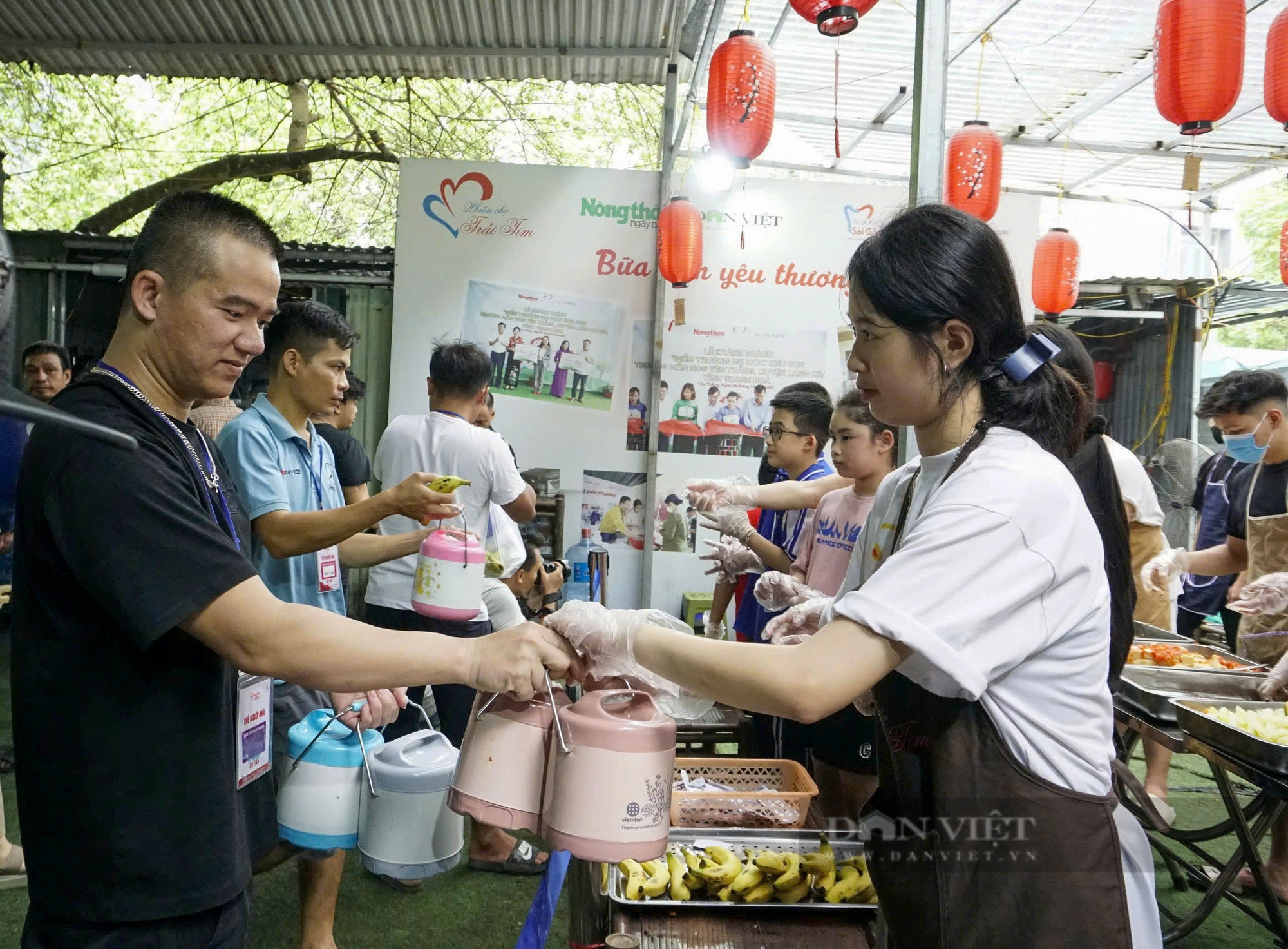 Mùa hè nhân ái của các em học sinh Hà Nội - Ảnh 44.