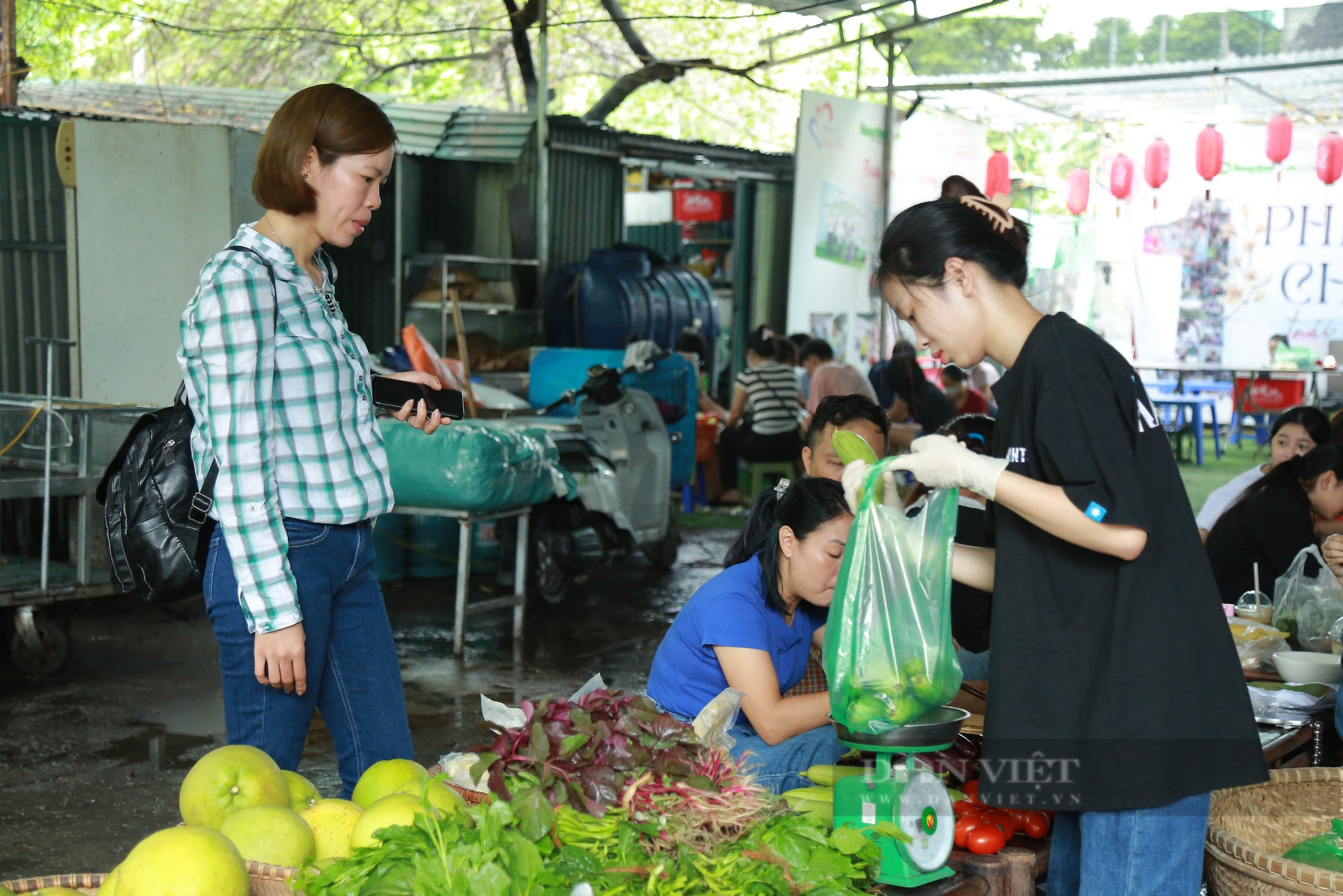 Mùa hè nhân ái của các em học sinh Hà Nội - Ảnh 63.