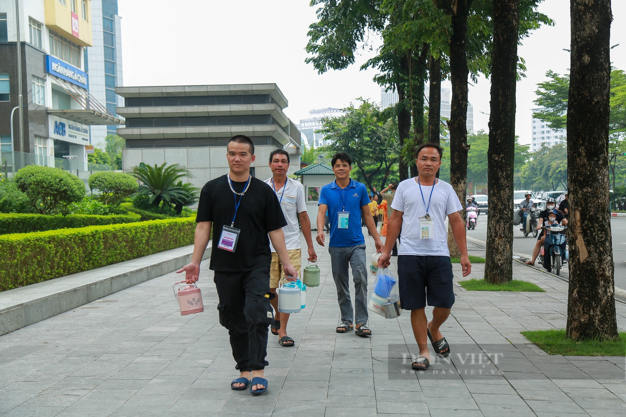 Mùa hè nhân ái của các em học sinh Hà Nội - Ảnh 66.