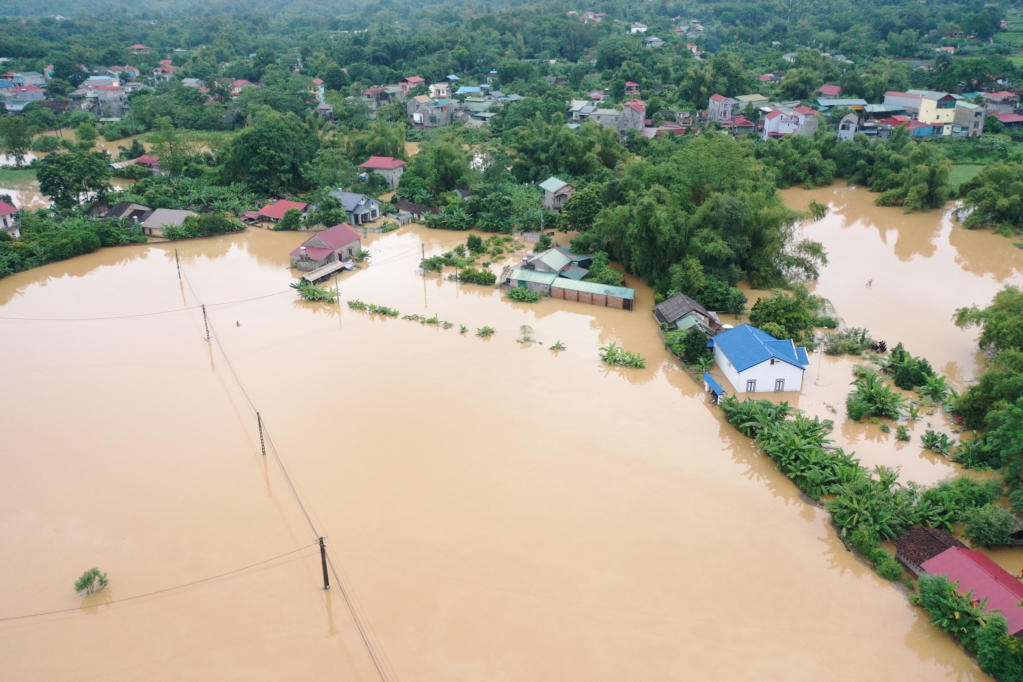 Hàng trăm nhà dân ngập sâu trong biển nước ở Cao Bằng - Ảnh 5.