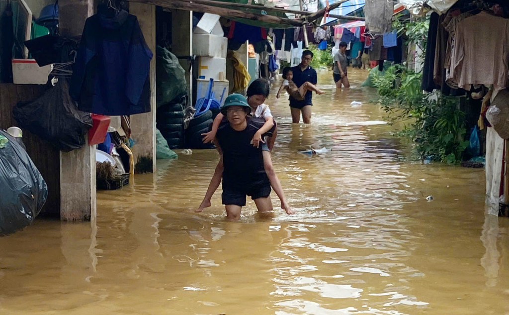 Hàng trăm nhà dân ngập sâu trong biển nước ở Cao Bằng - Ảnh 3.