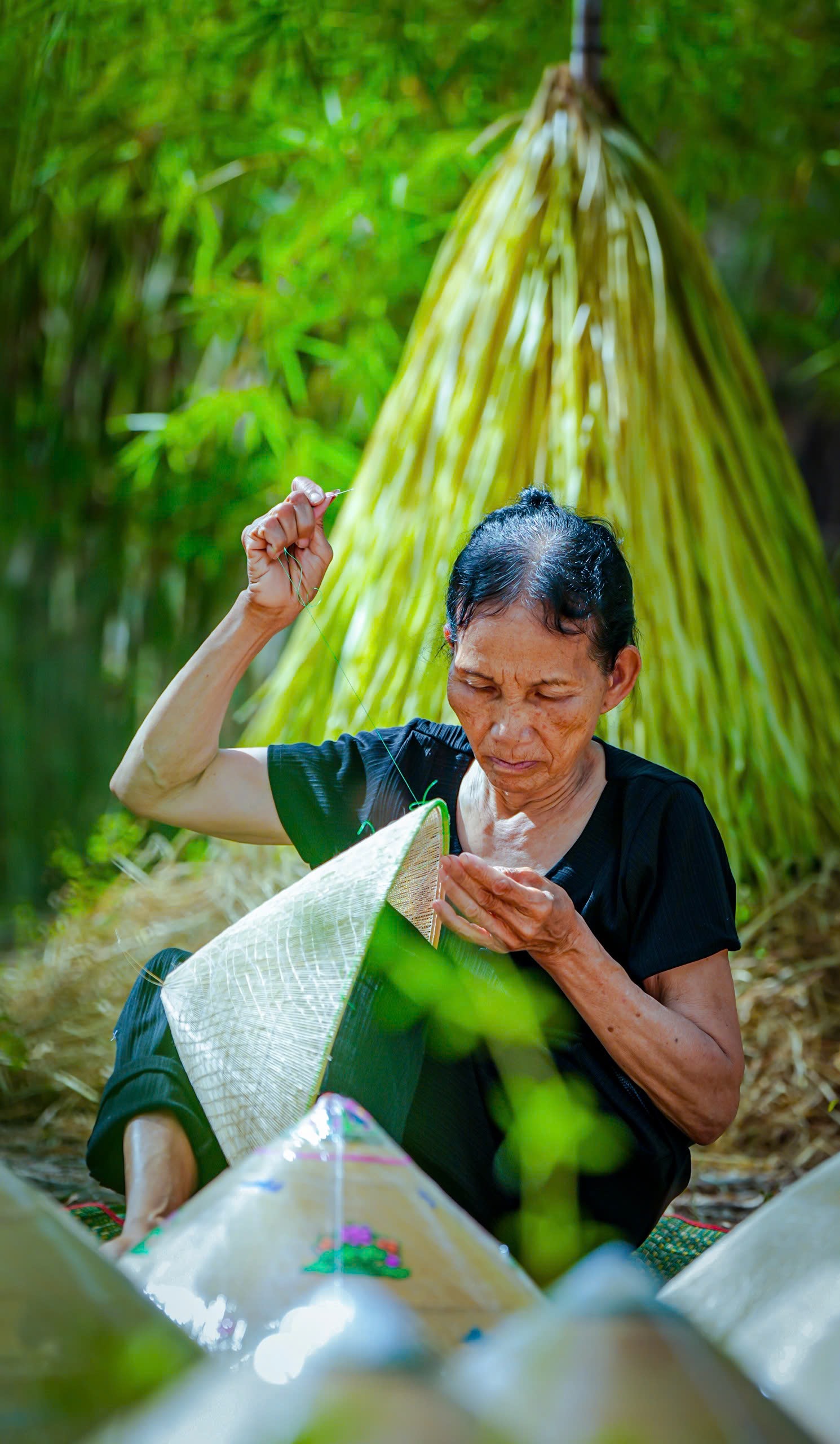 Làng cổ đẹp như phim ở Bình Định, cả làng hơn 300 năm qua vẫn làm nón ngựa từ thời Quang Trung- Ảnh 9.