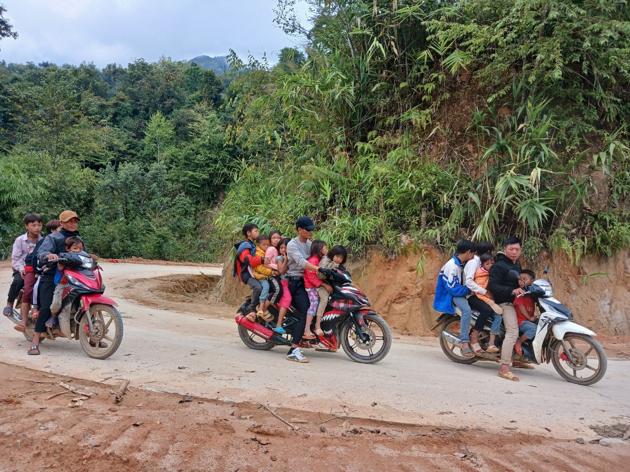 Nỗi trăn trở của thầy cô giáo miền biên cương đầu năm học mới- Ảnh 3.