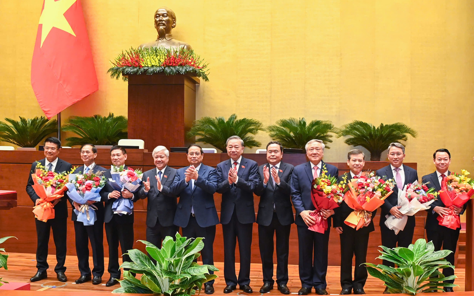 Ông Nguyễn Hoà Bình làm Phó Thủ tướng Thường trực - Ảnh 2.