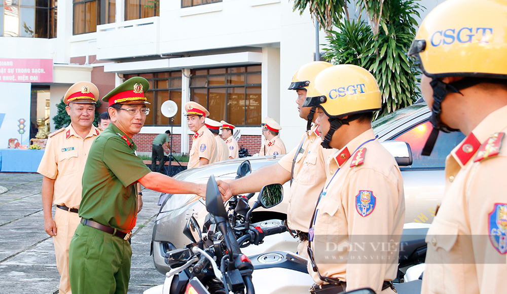 Công an tỉnh An Giang ra quân xử lý nghiêm các hành vi vi phạm nồng độ cồn, tốc độ, ma túy..- Ảnh 1.