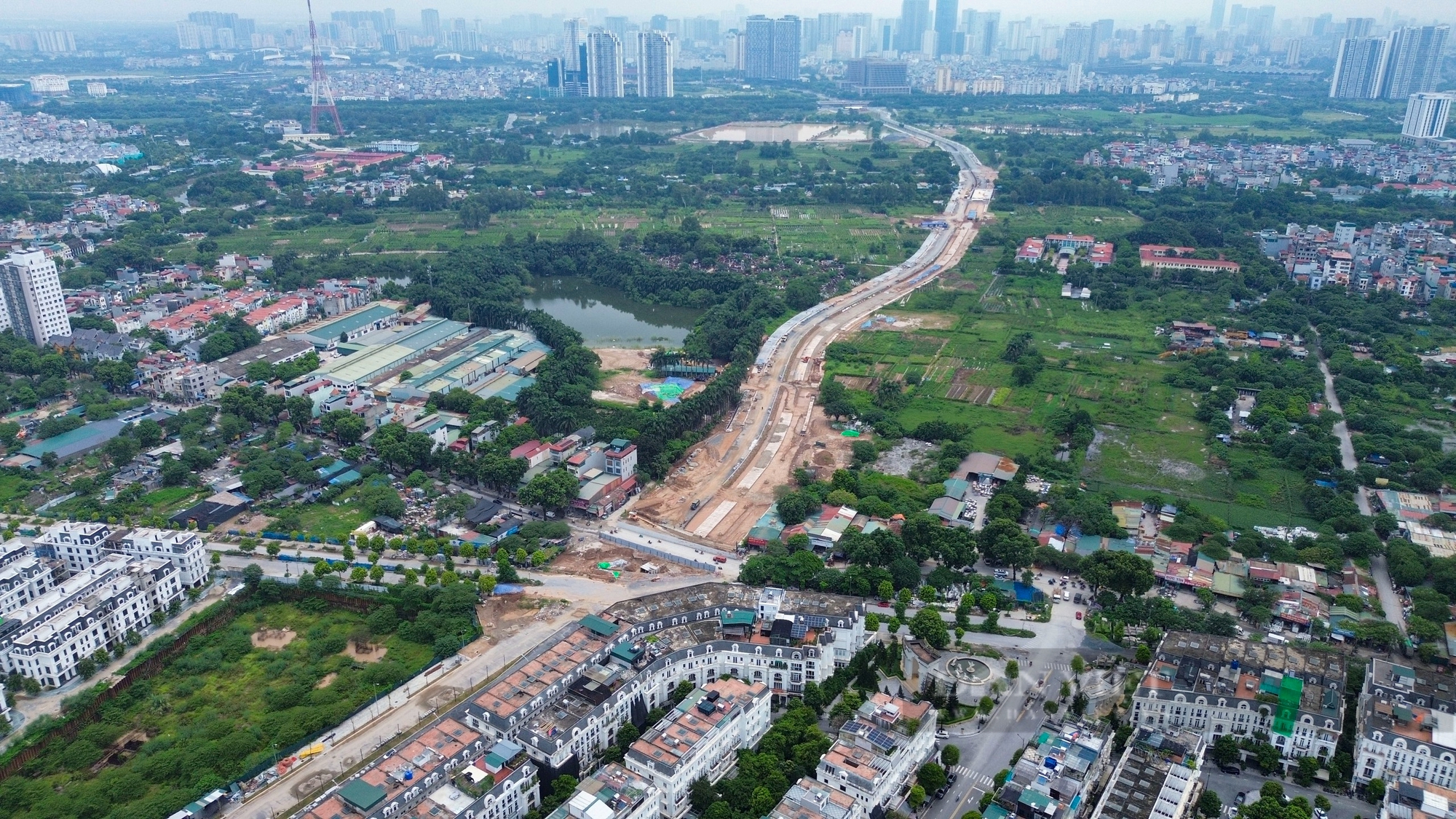 Toàn cảnh tuyến đường Lê Quang Đạo kéo dài nối 2 quận sắp hoàn thành ở Hà Nội- Ảnh 6.