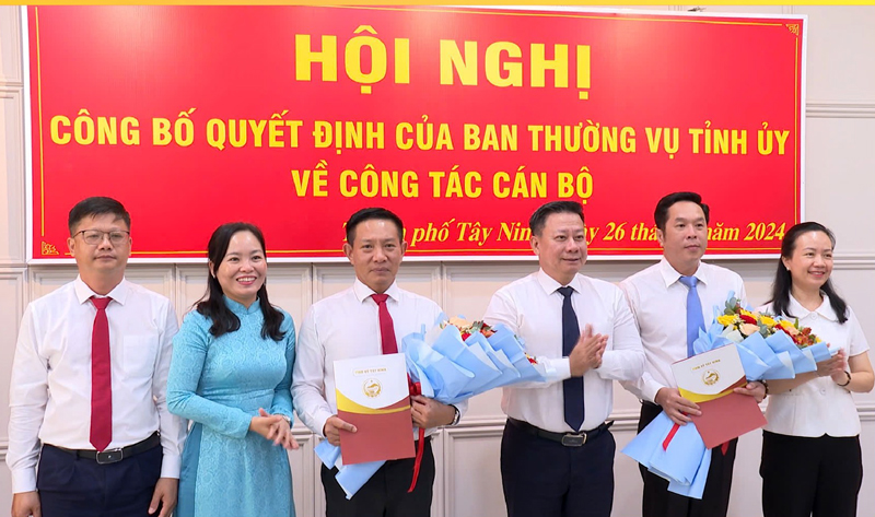 Tây Ninh có tân Phó trưởng Ban Tổ chức Tỉnh uỷ và Trưởng Ban Quản lý Khu kinh tế- Ảnh 4.