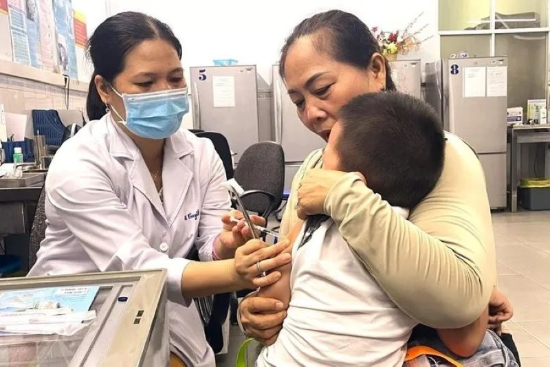 TP.HCM còn địa phương nào chưa đạt tỷ lệ tiêm chủng vaccine sởi? - Ảnh 1.