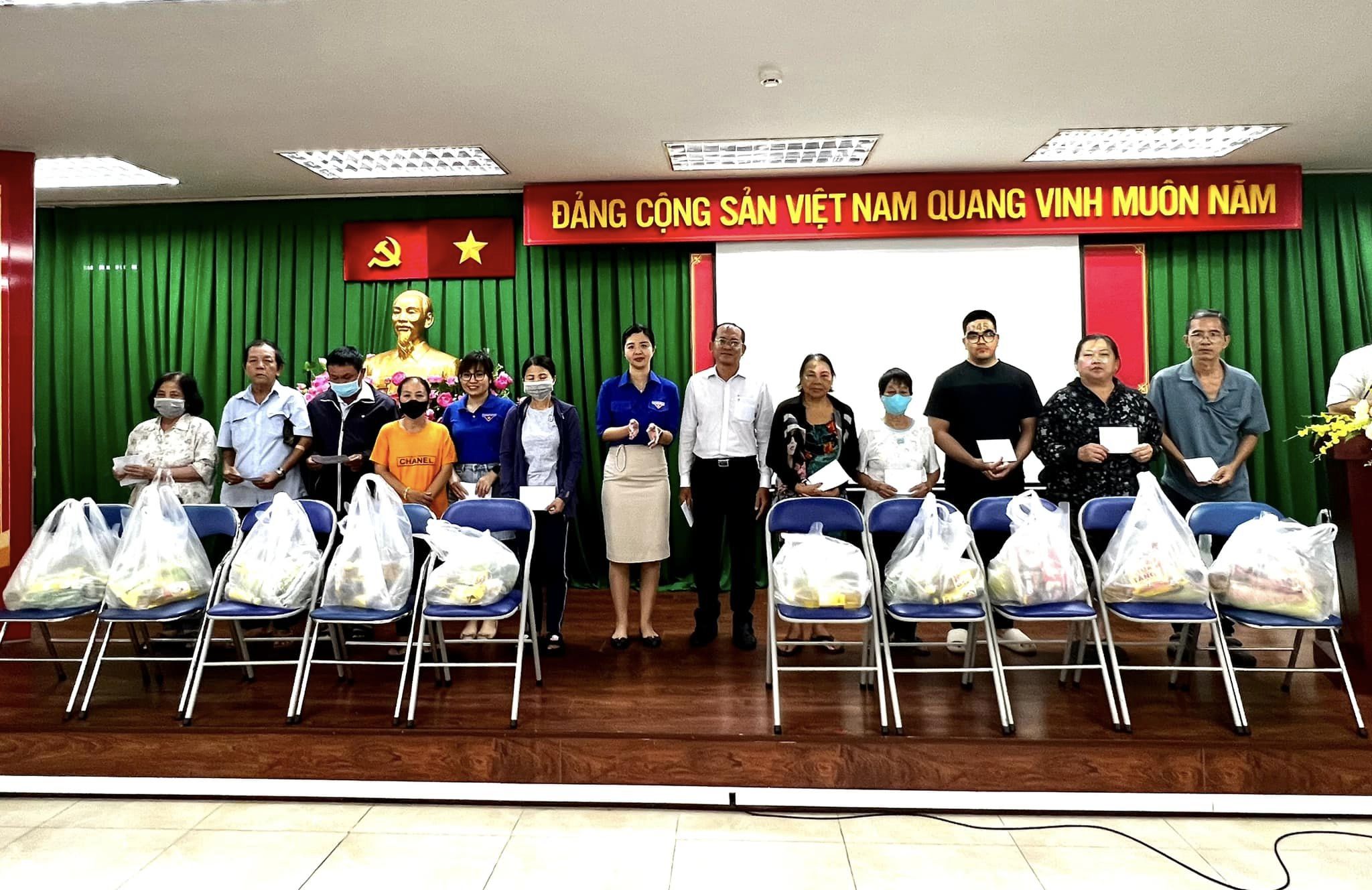 PVFCCo: Khánh thành và bàn giao công trình giáo dục, trao quà hỗ trợ người khó khăn