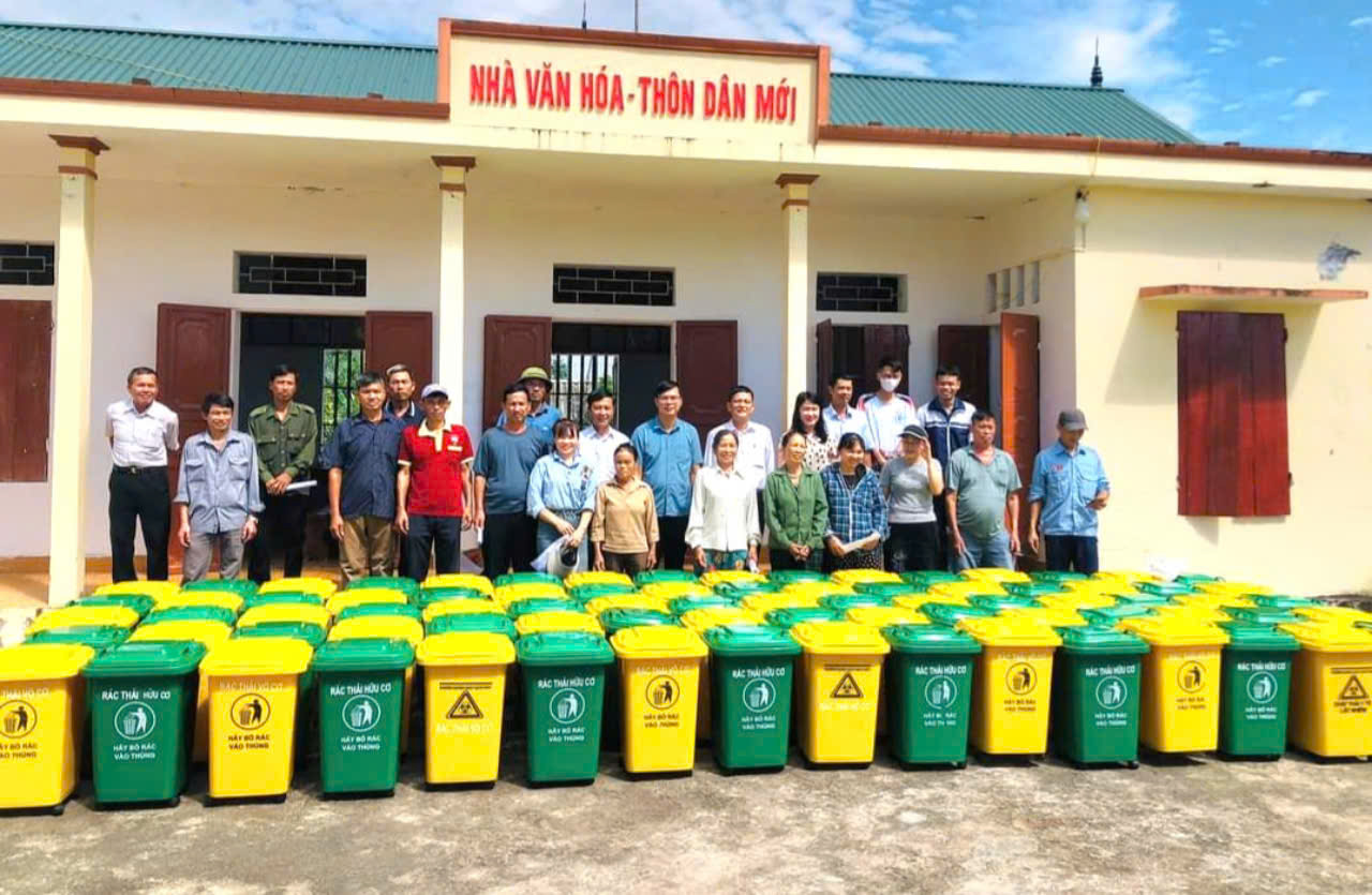 Ninh Bình: Tổ chức tập huấn kỹ thuật, bàn giao thiết bị phân loại rác thải tại nguồn - Ảnh 3.