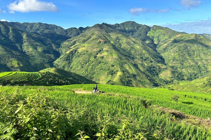 Vùng núi cao này ở Sơn La dân tình trèo lên chỉ để săn mây, ngày chả có mây hóa ra đẹp thế này đây - Ảnh 1.