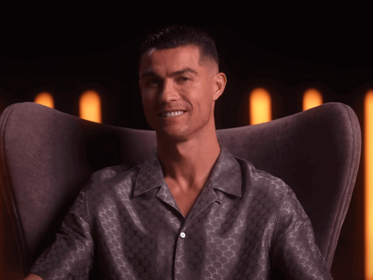 Vào vai Youtuber, Ronaldo được trao kỷ lục Guinness - Ảnh 1.