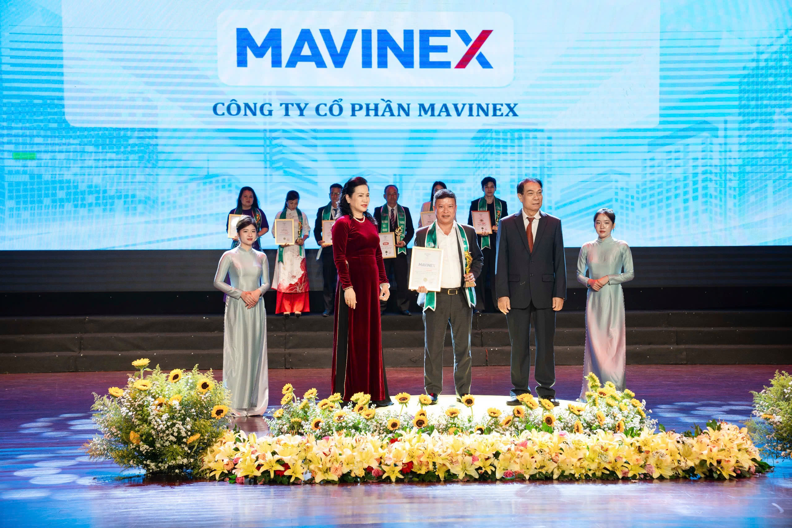 Mavinex được tôn vinh là Thương hiệu số 1 về giải pháp thiết kế và thiết bị chuồng trại - Ảnh 1.