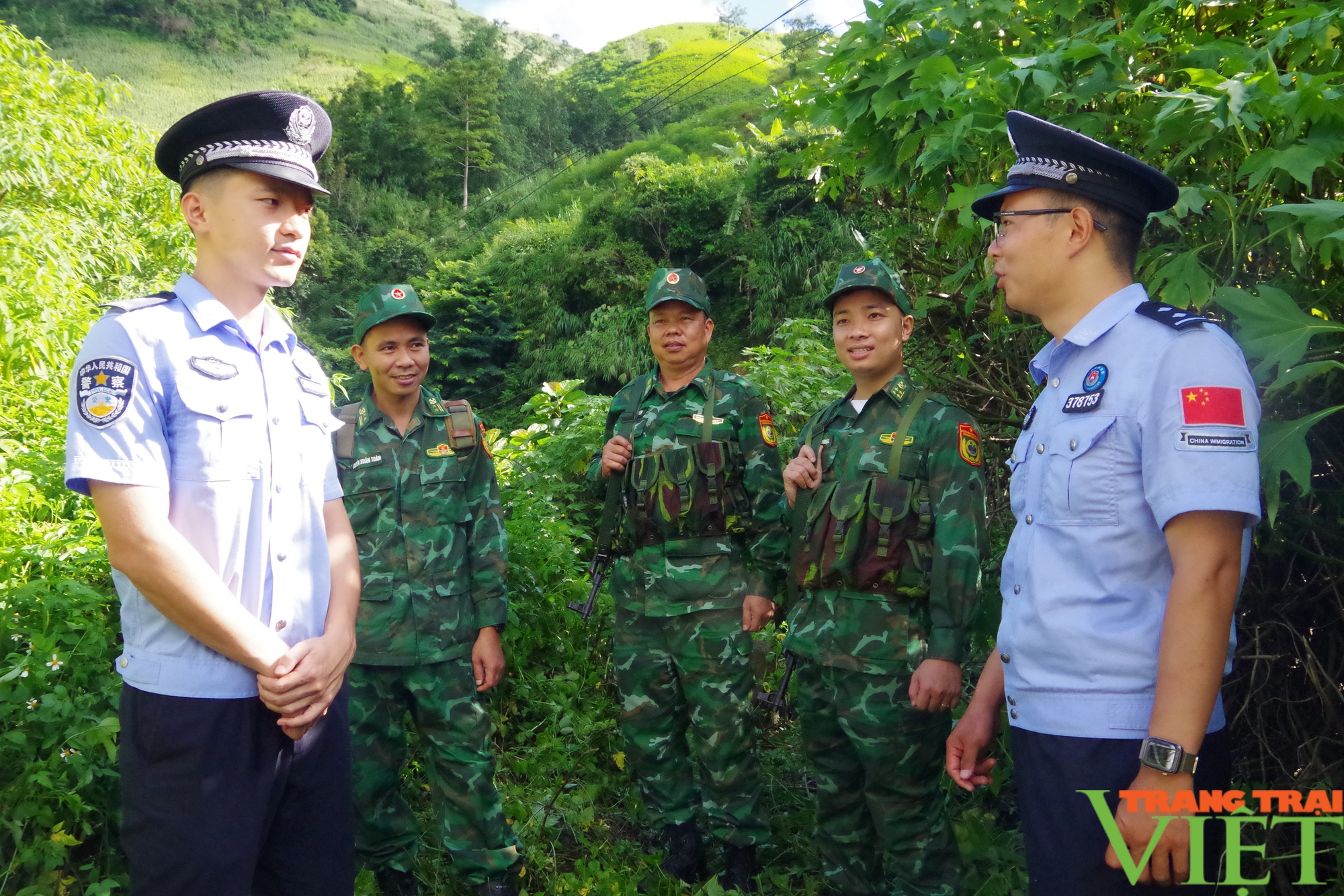 Bộ đội Biên phòng Lai Châu tuần tra liên hợp chấp pháp trên biên giới - Ảnh 4.