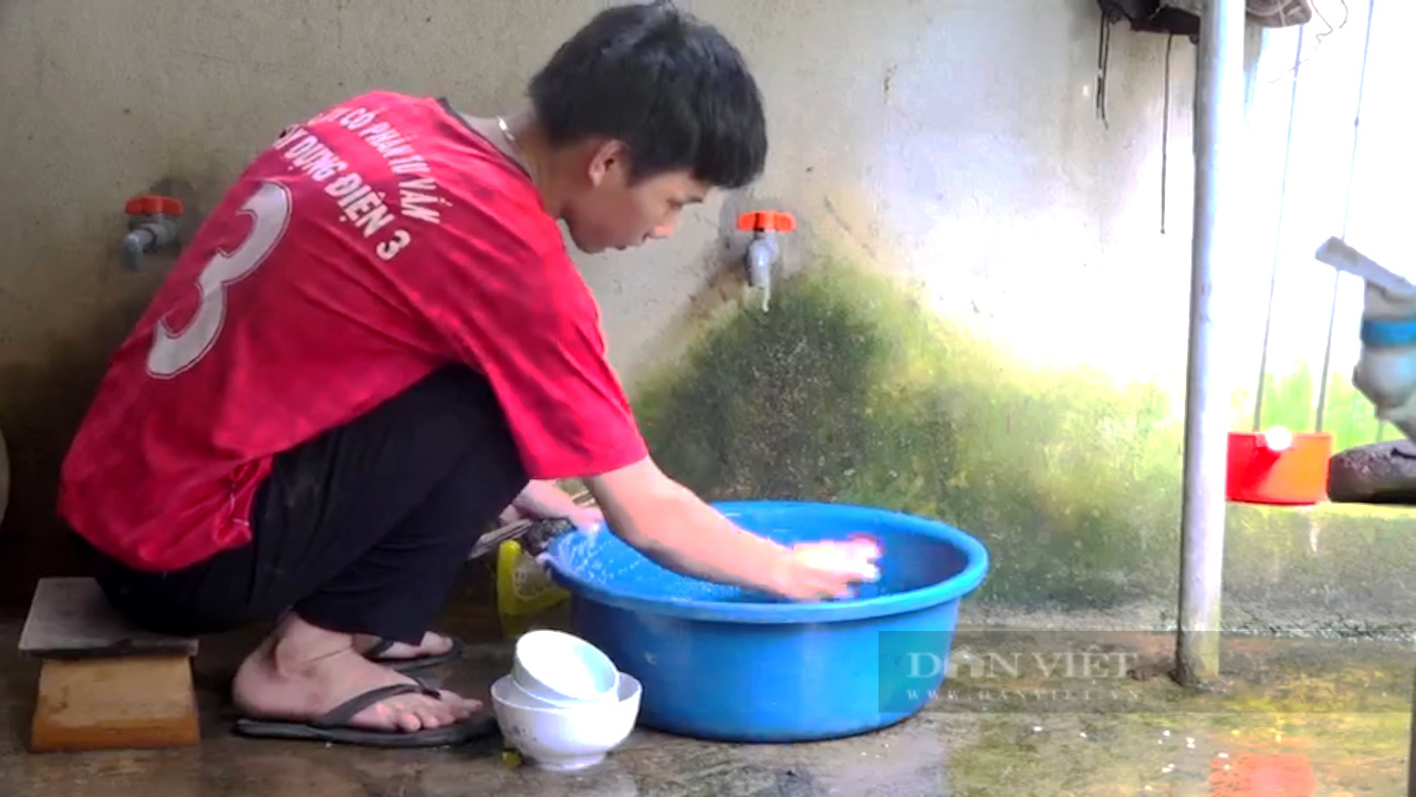 Hà Tĩnh: Thủ khoa trường làng, nguy cơ bỏ lỡ đại học vì gia đình hoàn cảnh khó khăn- Ảnh 2.