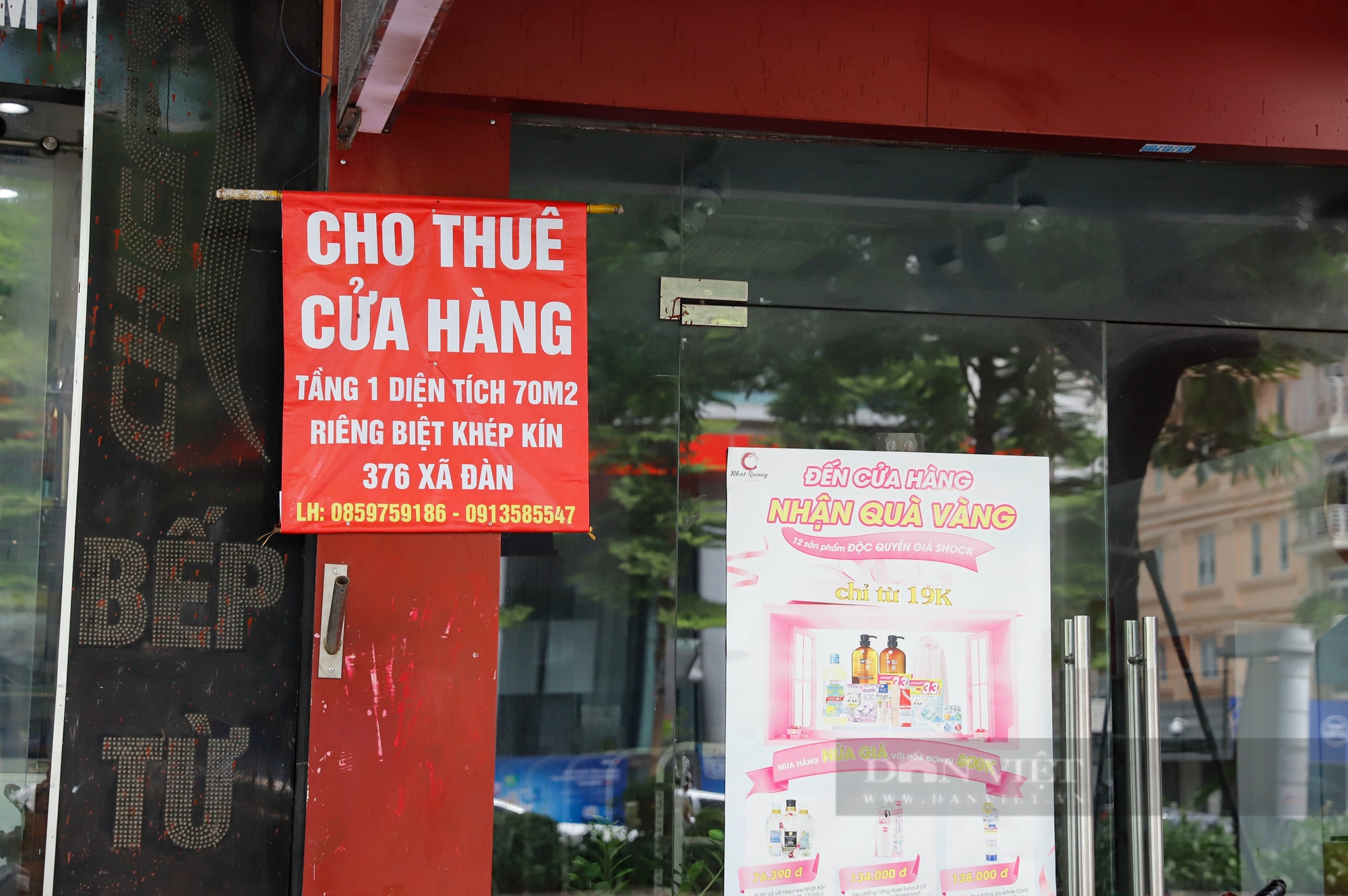 Chủ nhà treo hẳn băng rôn lên cây để tìm khách thuê nhà trên "đất vàng" Hà Nội- Ảnh 9.