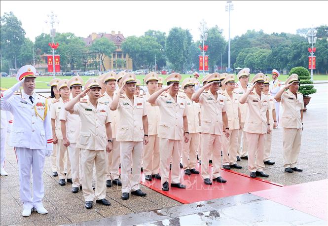 Lãnh đạo Đảng và Nhà nước vào Lăng viếng Chủ tịch Hồ Chí Minh nhân dịp 70 năm Quốc khánh 2/9- Ảnh 5.