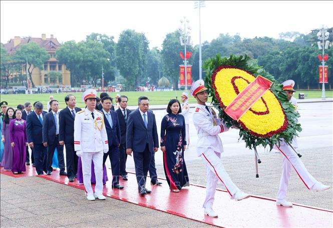 Lãnh đạo Đảng và Nhà nước vào Lăng viếng Chủ tịch Hồ Chí Minh nhân dịp 70 năm Quốc khánh 2/9- Ảnh 2.