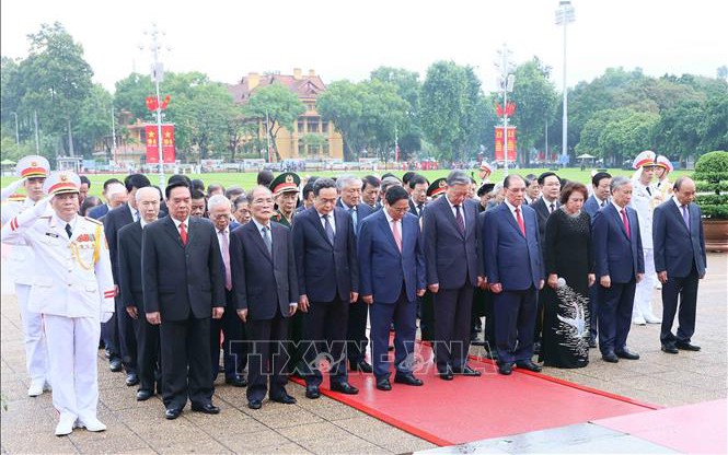 Lãnh đạo Đảng và Nhà nước vào Lăng viếng Chủ tịch Hồ Chí Minh nhân dịp 79 năm Quốc khánh 2/9