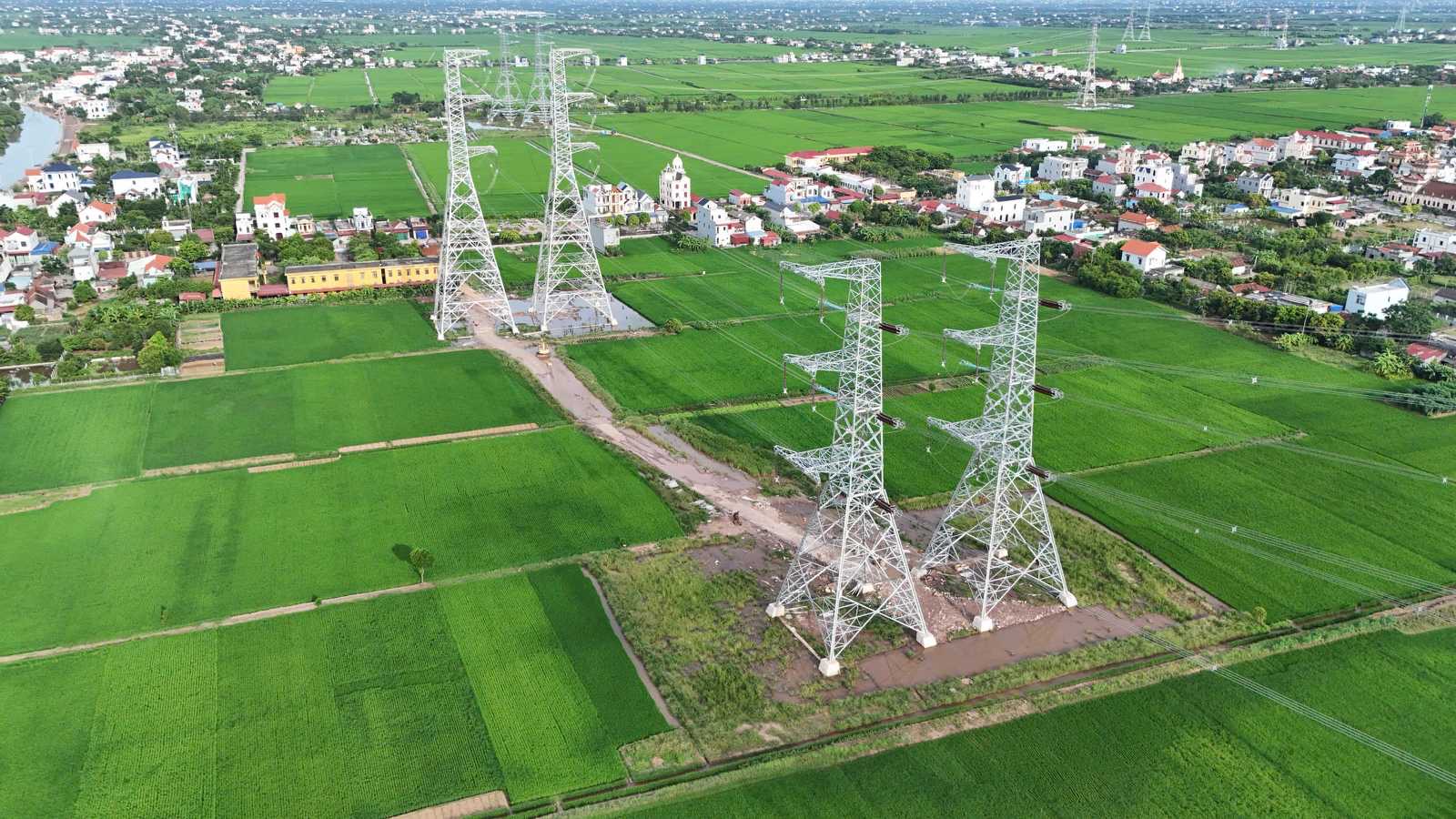 Khánh thành đường dây 500kv mạch 3 chào mừng kỷ niệm Cách mạng tháng Tám và Quốc khánh 2/9 - Ảnh 4.