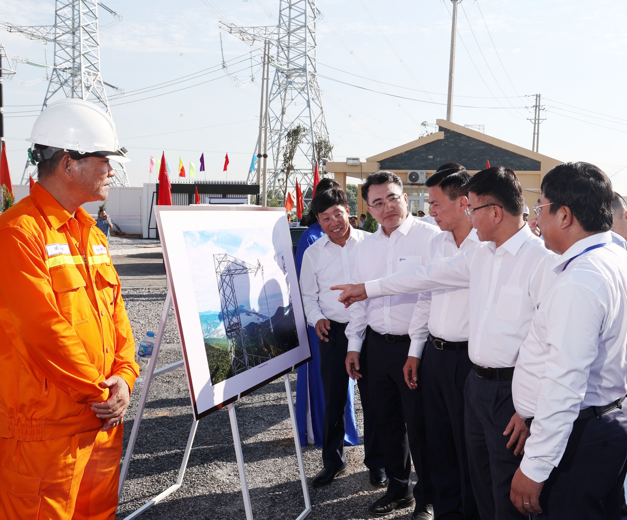 Khánh thành đường dây 500kv mạch 3 chào mừng kỷ niệm Cách mạng tháng Tám và Quốc khánh 2/9 - Ảnh 7.