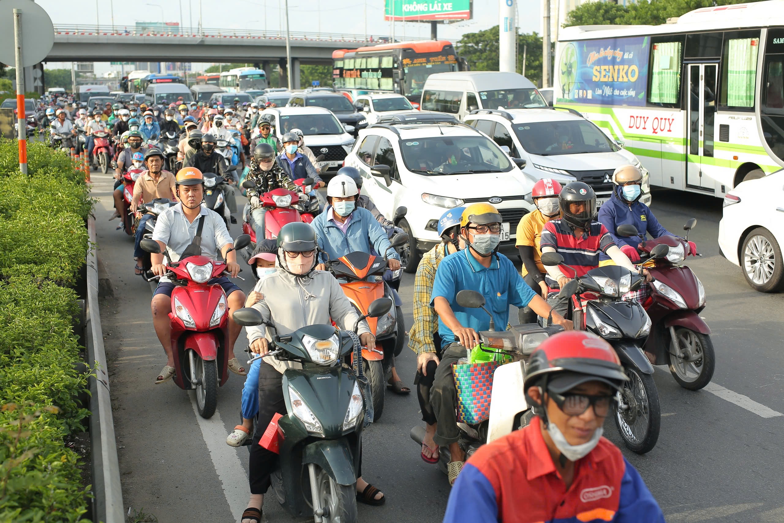 TP.HCM cấm xe hàng loạt tuyến đường trong đêm 2/9 - Ảnh 1.