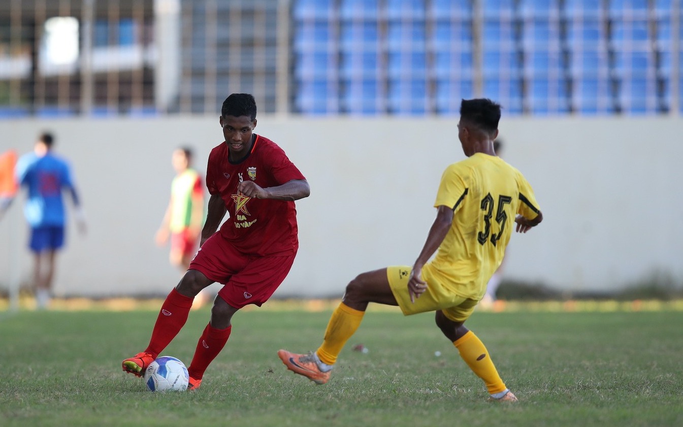 Hồng Lĩnh Hà Tĩnh chốt danh sách dự V.League 2024/2025: 12 tân binh, 3 ngoại binh, 2 Việt kiều - Ảnh 2.